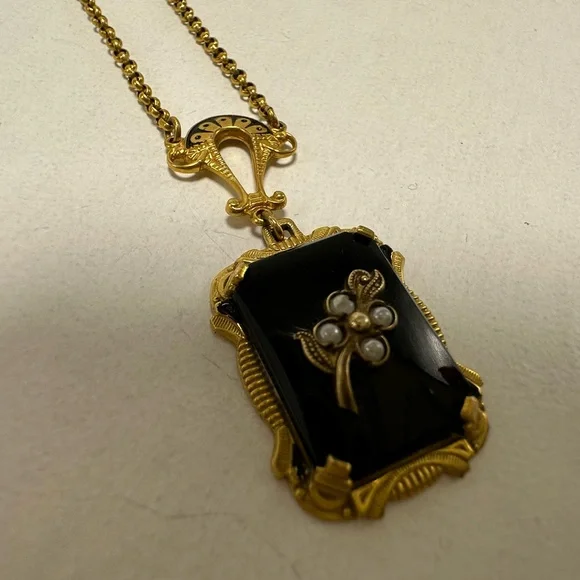 Elegant Vintage Victorian-Style Necklace with Faux Pearls - Picture 12 of 14